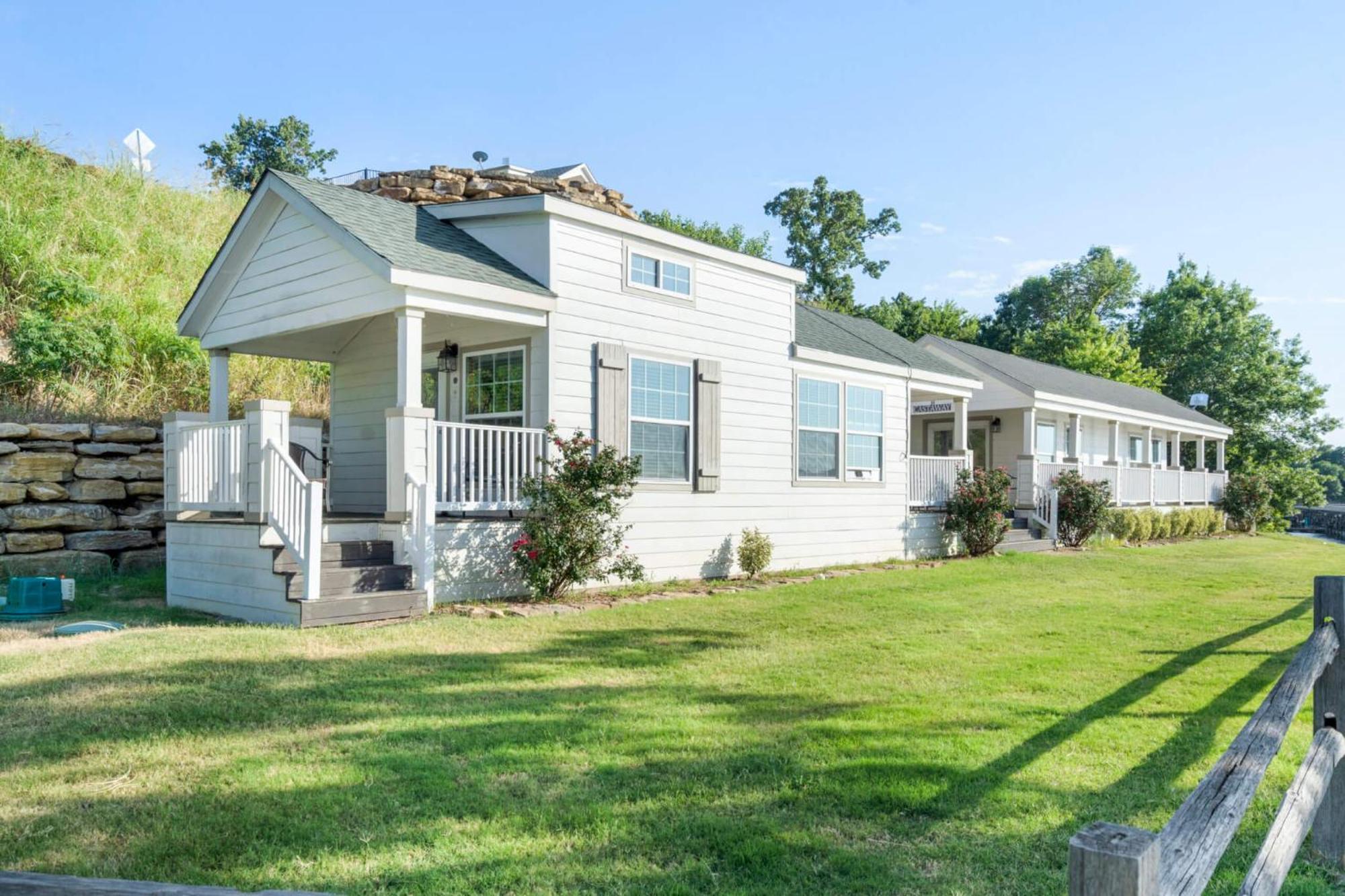 Crosstimbers Marina And Cottages Sperry Exterior foto